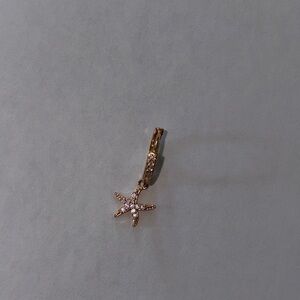 One gold tone starfish earring with pavè gemstone design (this is a single)